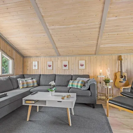 2 Bedroom Cozy In