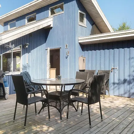 2 Bedroom Cozy In