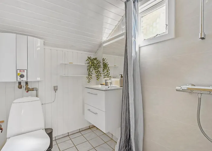 2 Bedroom Cozy In Hébergement de vacances Hemmet