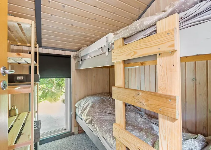 2 Bedroom Cozy In Hébergement de vacances *